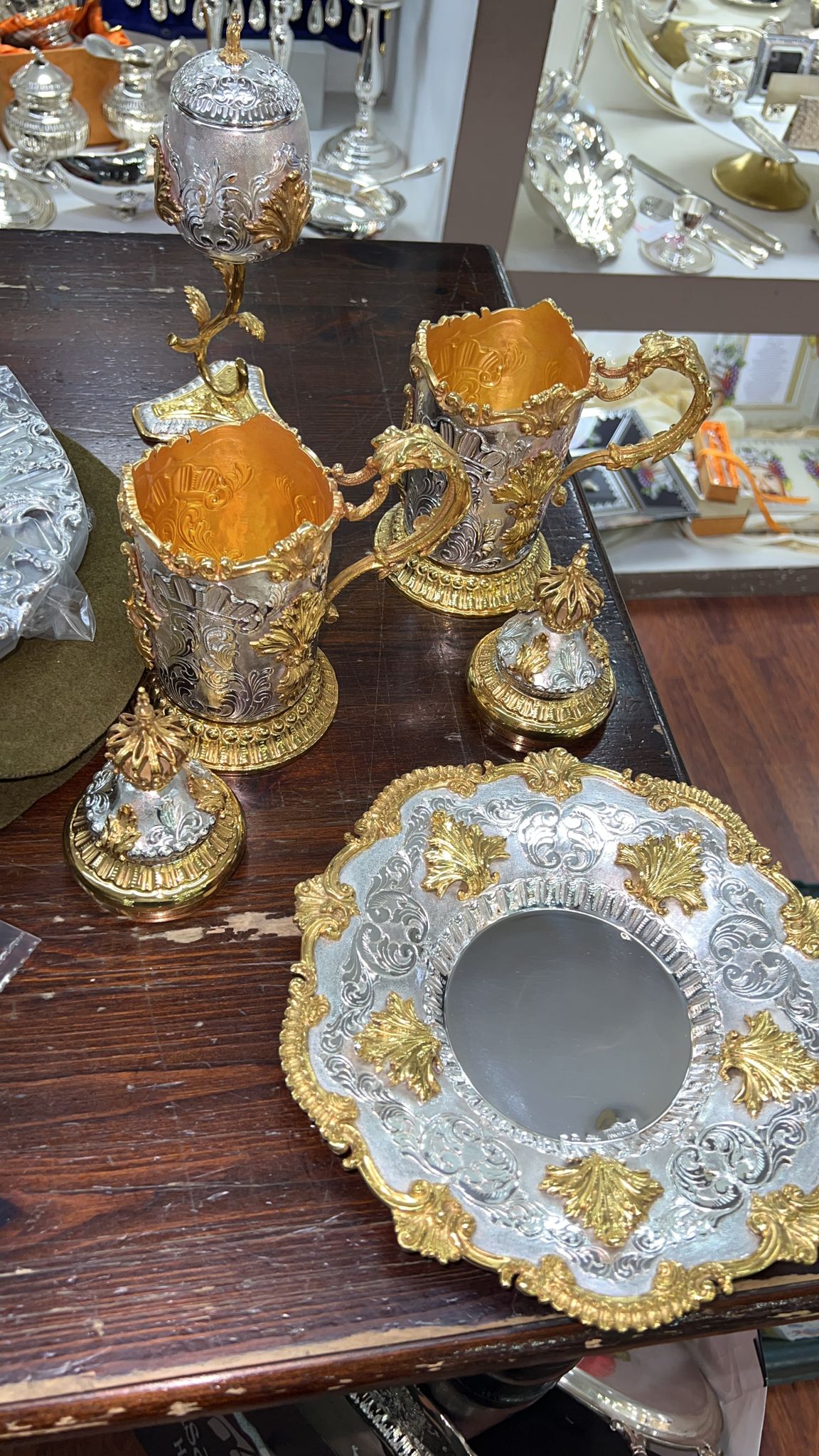 Bown with gold